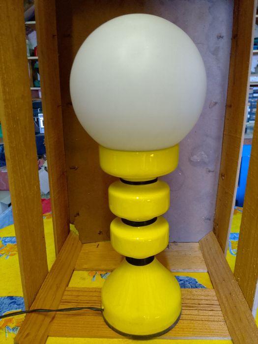 Candeeiro de mesa em loiça antigo