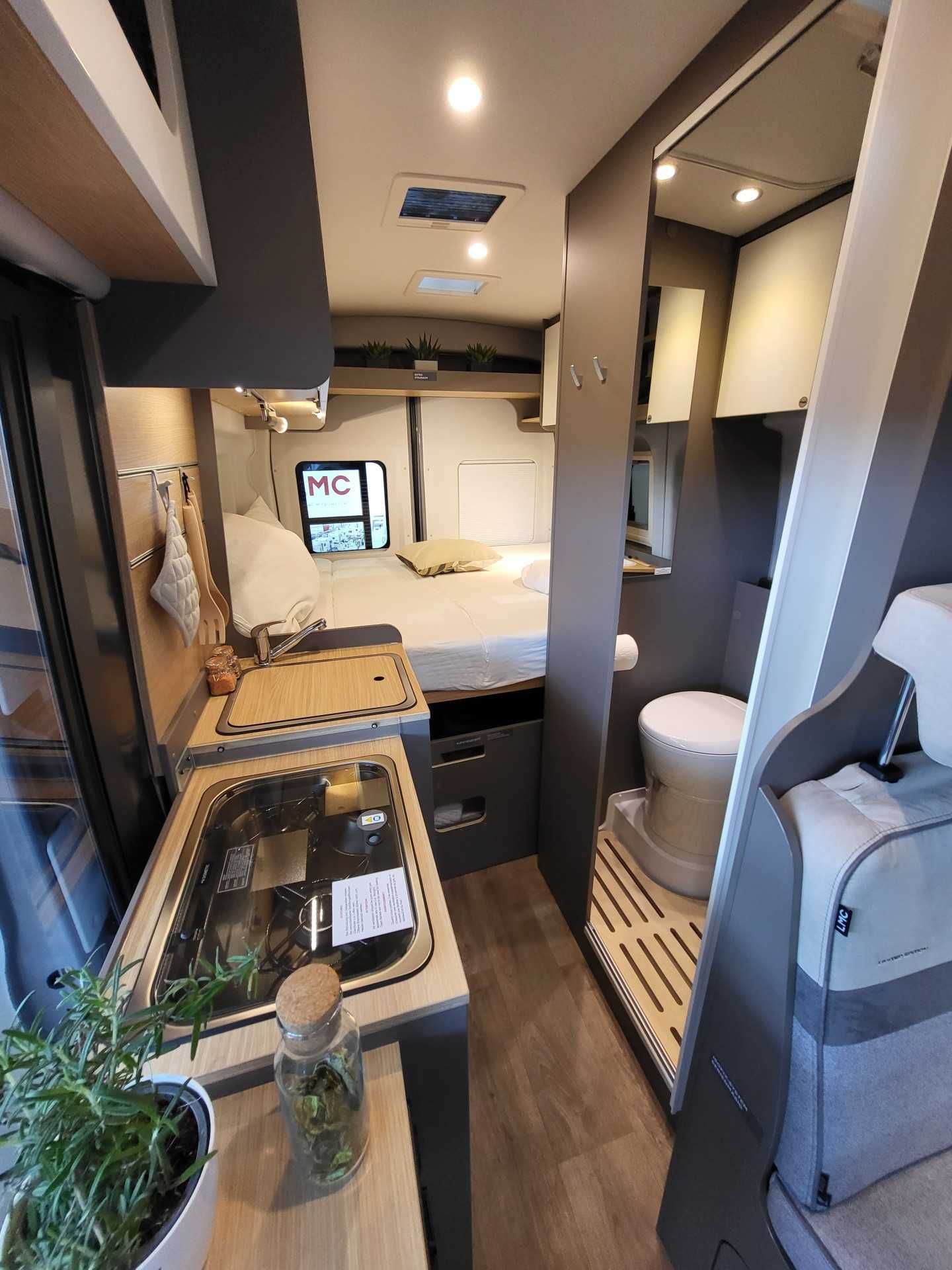 Wynajem wypożyczalnia kampervan 2024 LMC INNOVAN 590 Automat 599 cm