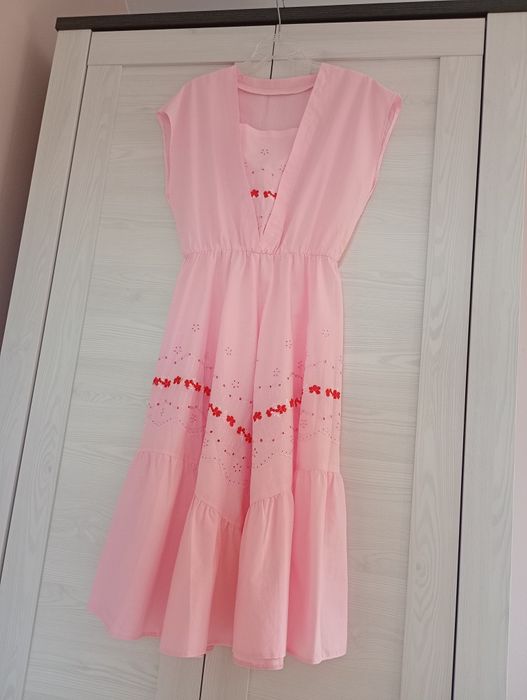 Romantyczna sukienka różowa w stylu Sanah