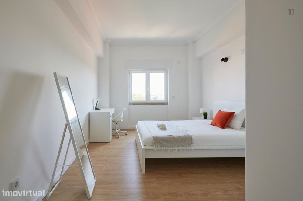 608776 - Suite com cama de casa em apartamento...