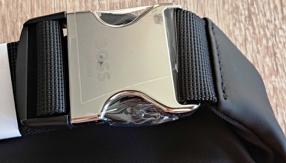 Nowa czarna nerka Hugo Boss Boss Parfums