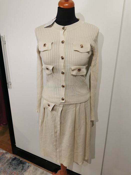 Cudowny kremowy dzianinowy komplet damski