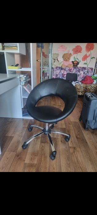 Стул-кресло офисное