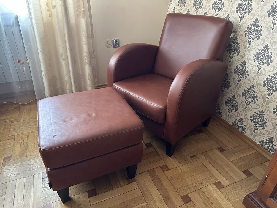 Skórzany fotel z podnóżkiem Almi Decor - odbiór osobisty