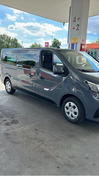 Wynajem długoterminowy Renault Trafic Long Automat 9 osób