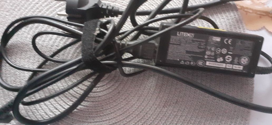 Ładowarka do laptopa
