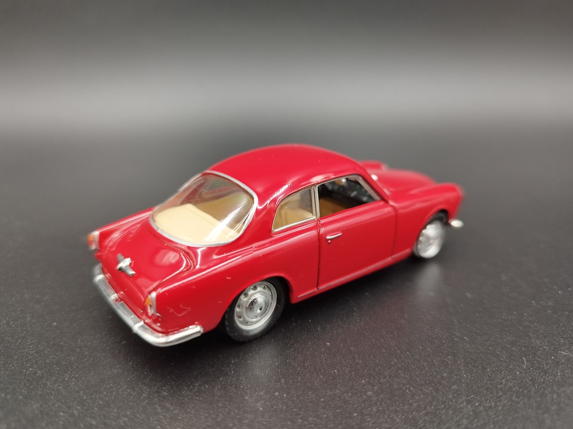 1:43 Solido 1957 Alfa Romeo Guilietta model nowy
