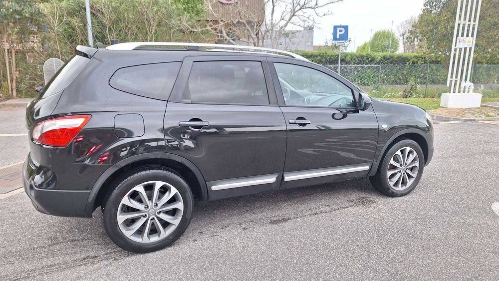 Nissan Qashqai+2 2.0 Premium 18