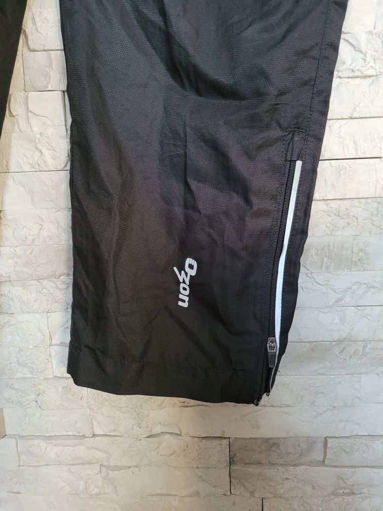 Czarne męskie spodnie sportowe śliskie cienkie na gumce Ozon Man S/M