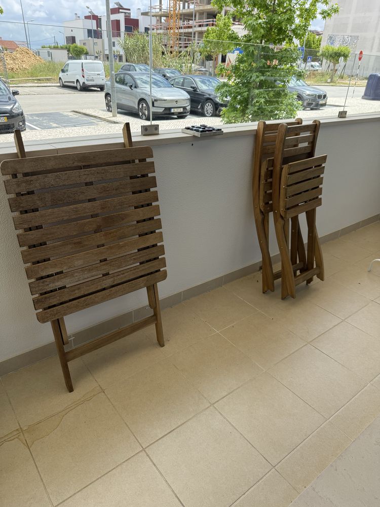 Conjunto mesa e cadeiras exterior