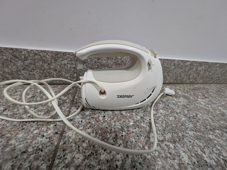 (3 art. na sprzedaż) Mata pod fotel MAD DOG + mikser + toster BOSCH