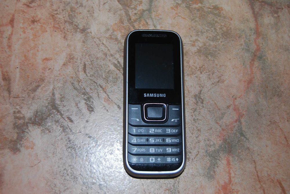 Samsung GT-E 1230