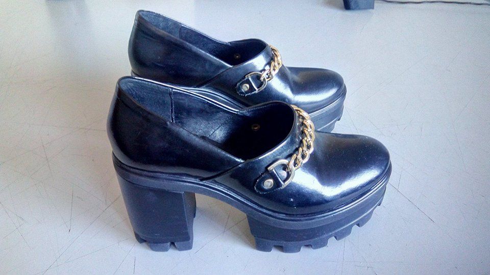 URGENTE Vendo Sapatos 35 /36 praticamente novos