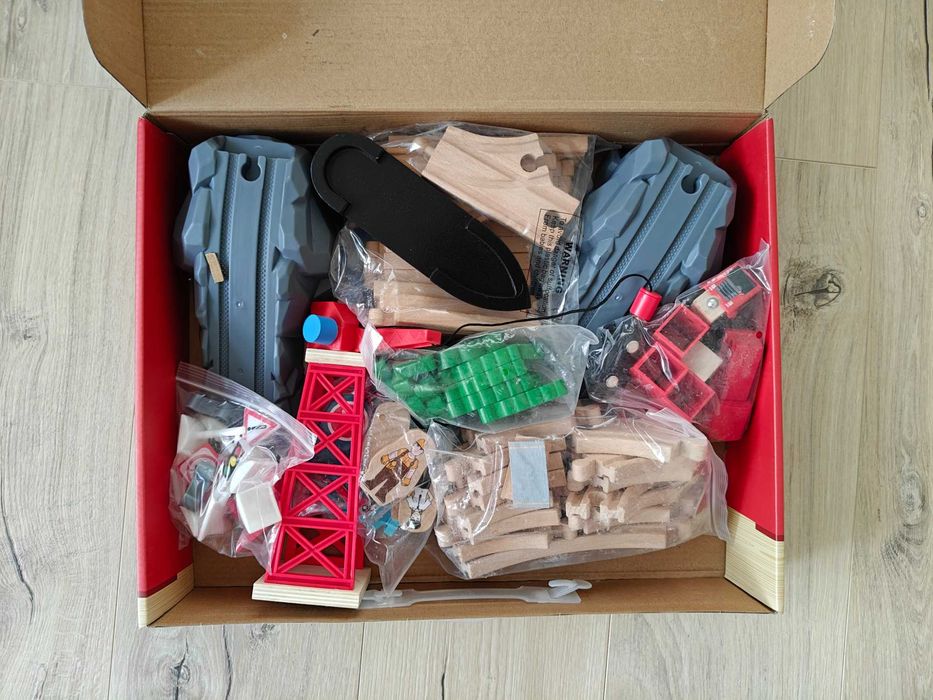 80 деталей+поезд, Новая! Детская деревянная железная дорога игра для д