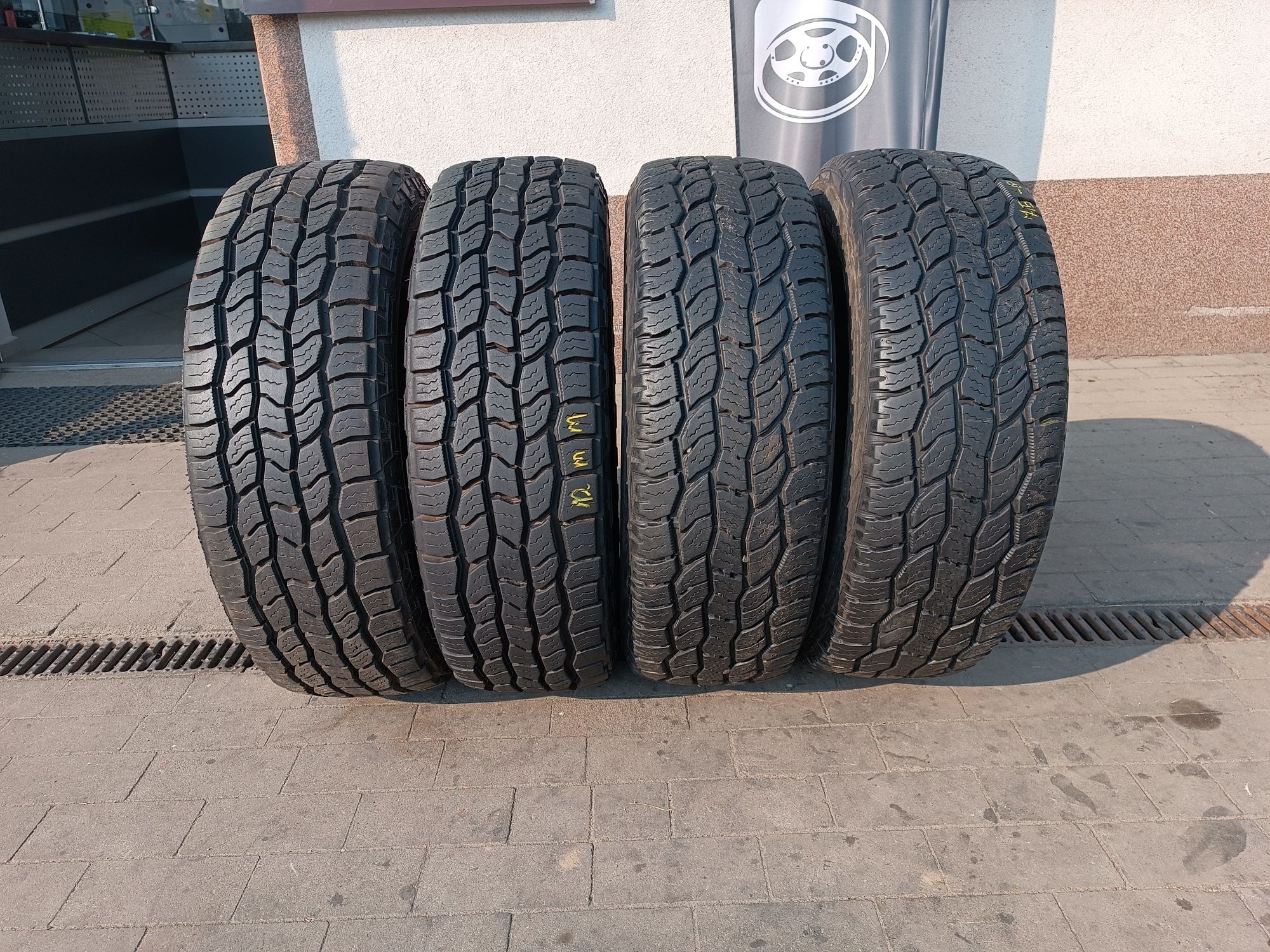 245/70R17 COOPER DISCOVERER AT 3  komplet opon