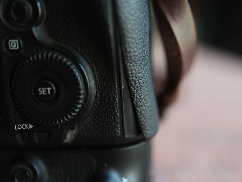 Canon eos 5d mark iii --- grip original e duas baterias originais