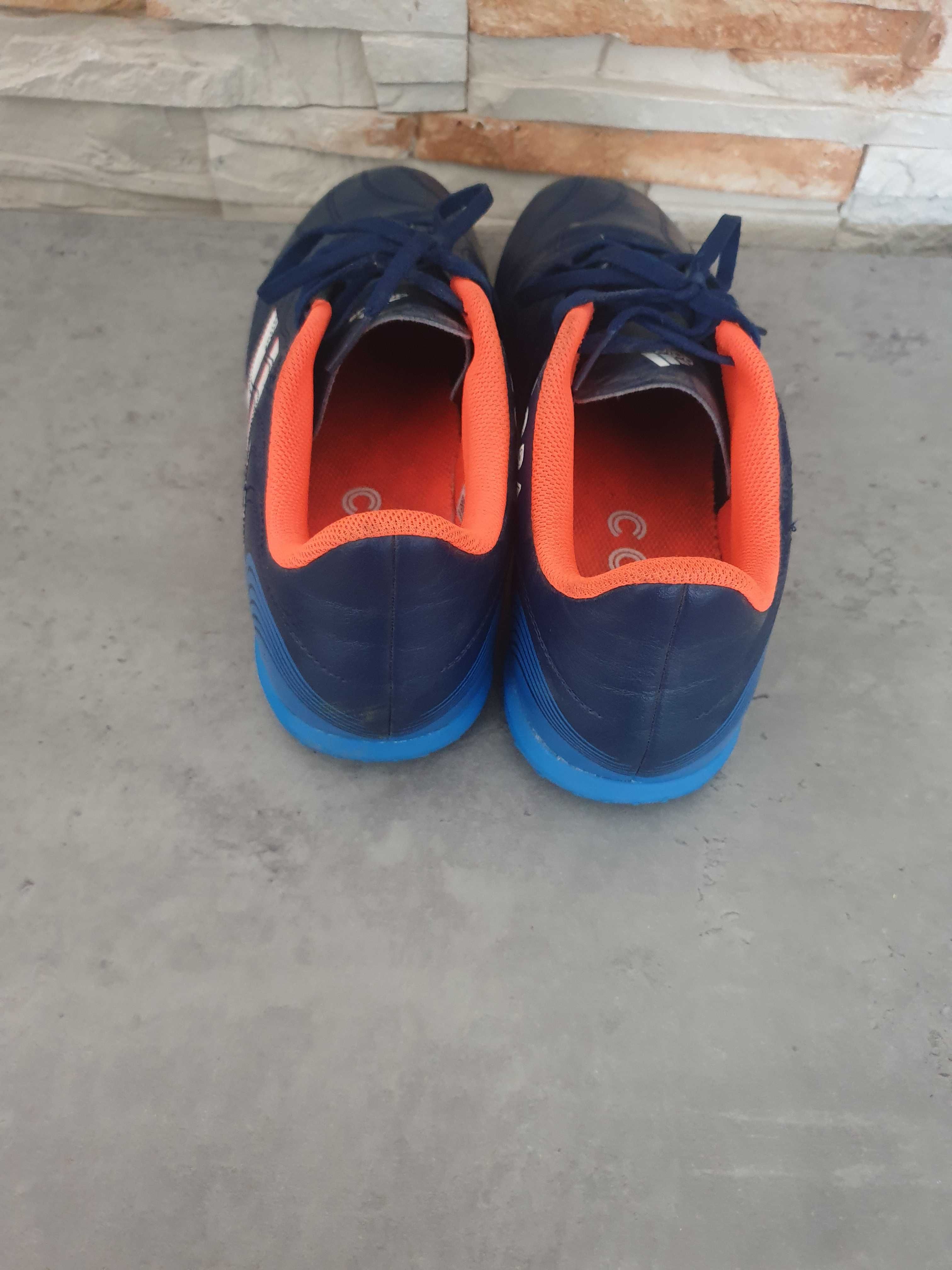 buty piłkraskie Adidas halówki 46 1/3 rozmiar