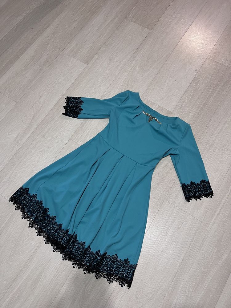 Сукня бірюзового кольору