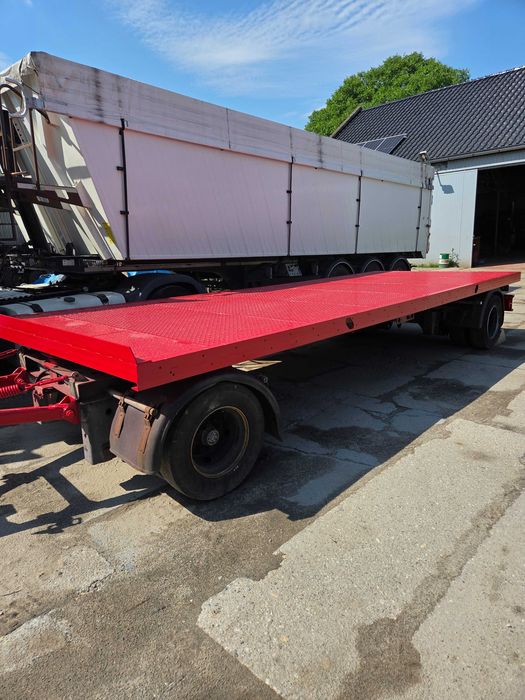 Przyczepa niskopodwoziowa