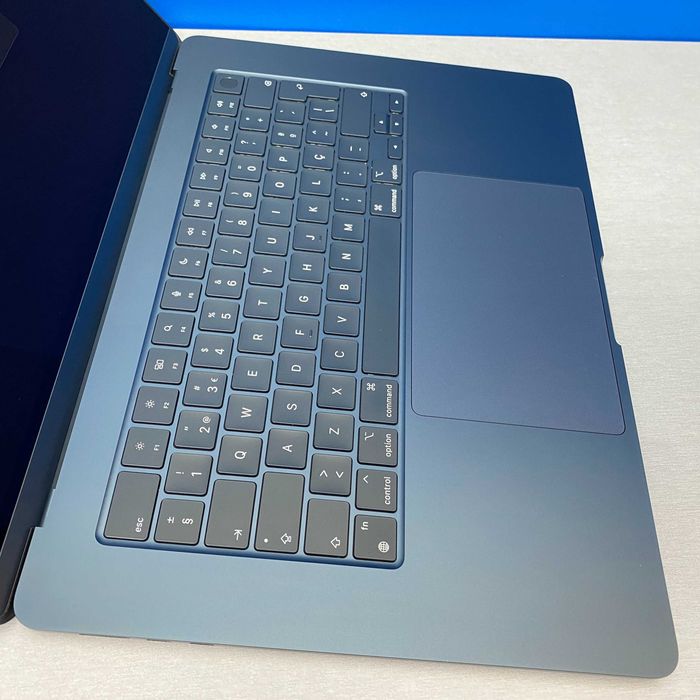 Apple MacBook Air 15.3" (2023) - M2 8-Cores/8GB/256GB SSD