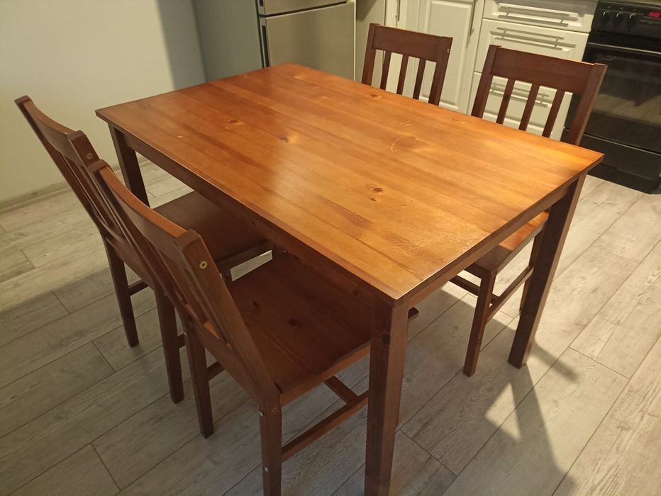 Stół 118x74,5cm i 4 krzesła