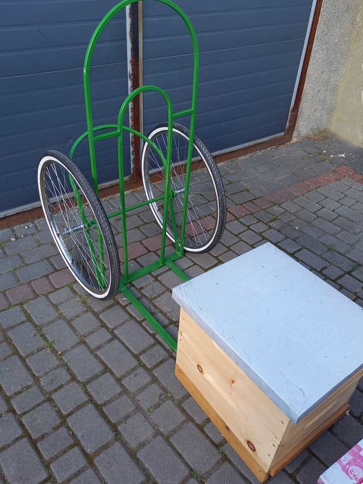 Wózek pasieczny do załadunku uli i nie tylko, Ul, pszczoły, miód