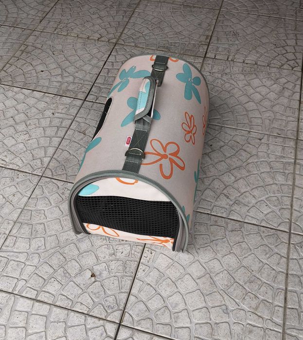 Transportadora animal em bom estado