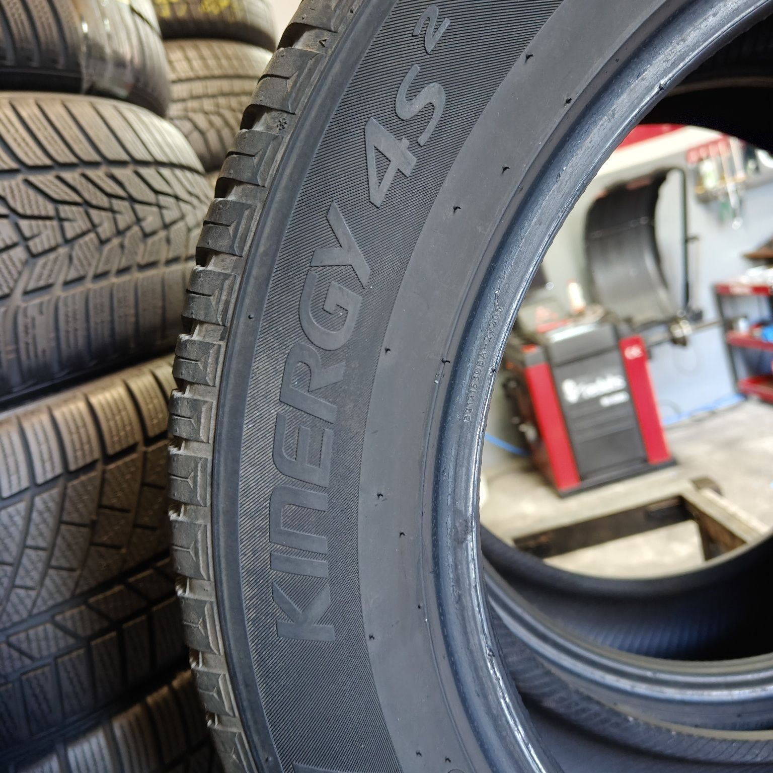 235/55/17 XL Sprzedam parę opon całorocznych Hankook