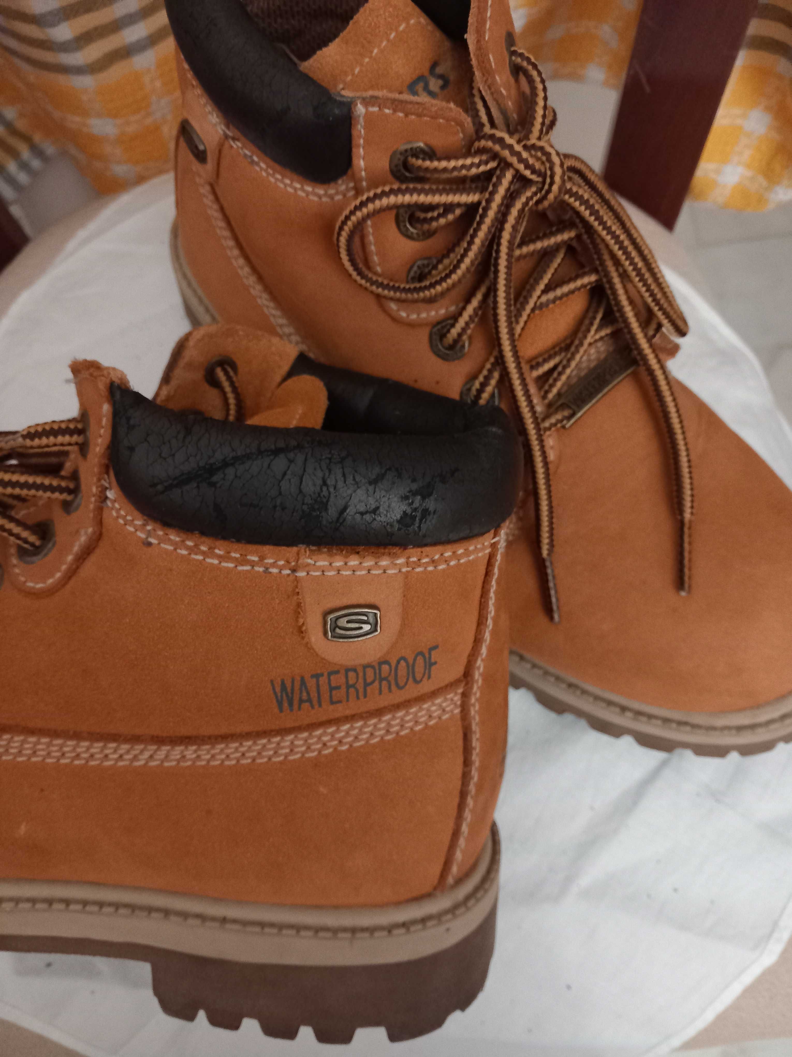 BOTAS "SKECHERS" Waterproof  - Excelente Estado