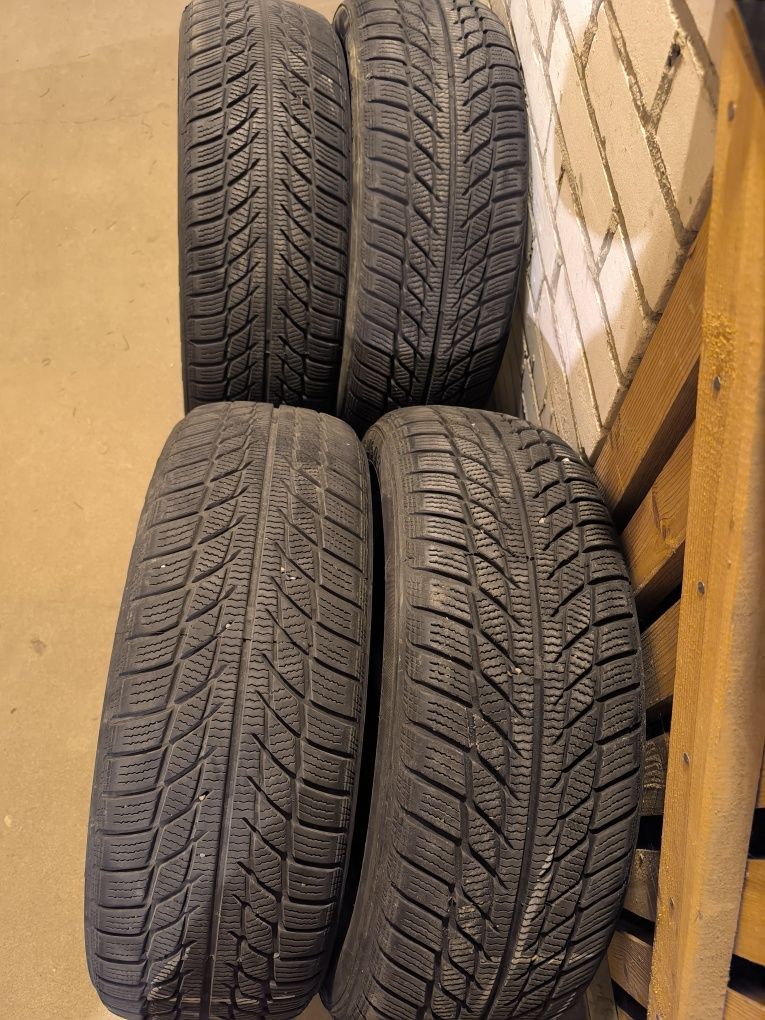 Opony zimowe 4 sztuki Goodride 205/60/16  SW608