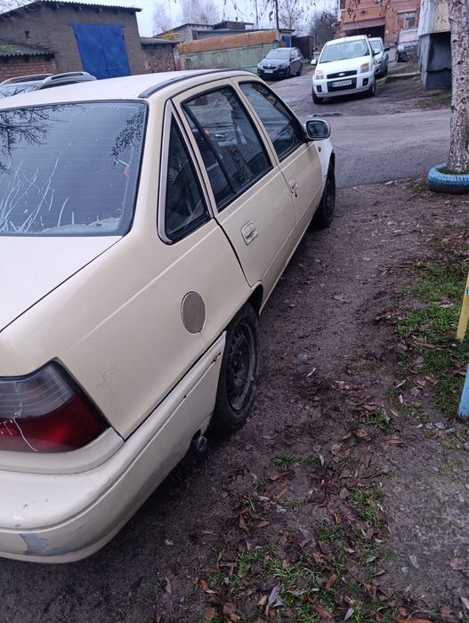 Продам Део Нексию 1995 року випуску не гнилу