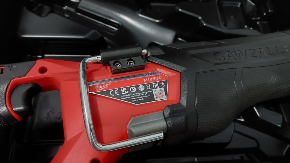 Пила шабельна акумуляторна Milwaukee M18