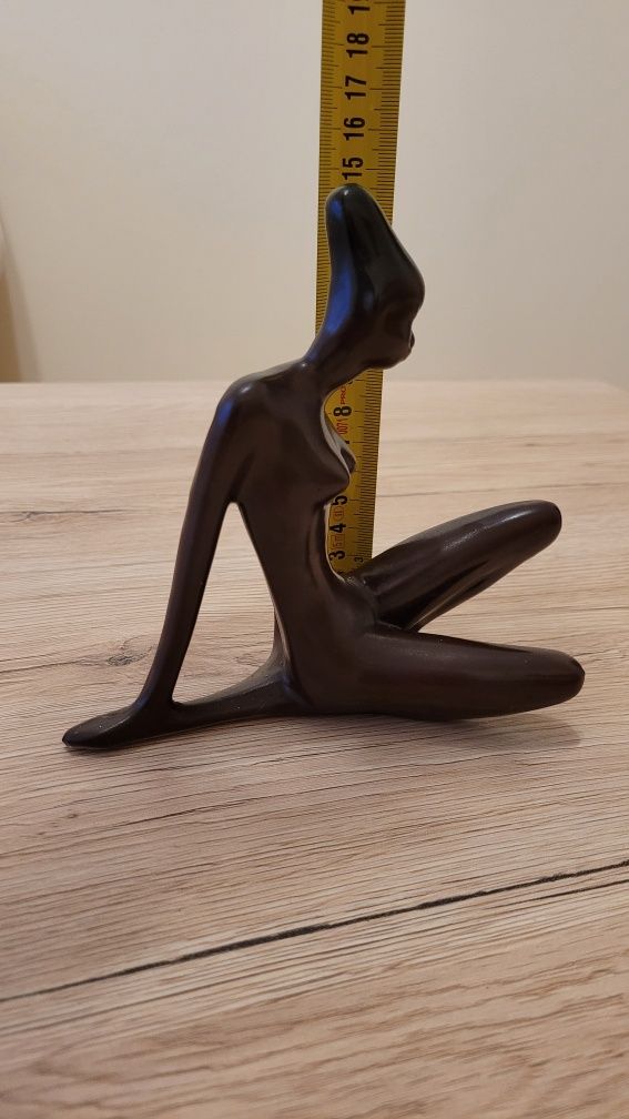 Figurka kobiety murzynki