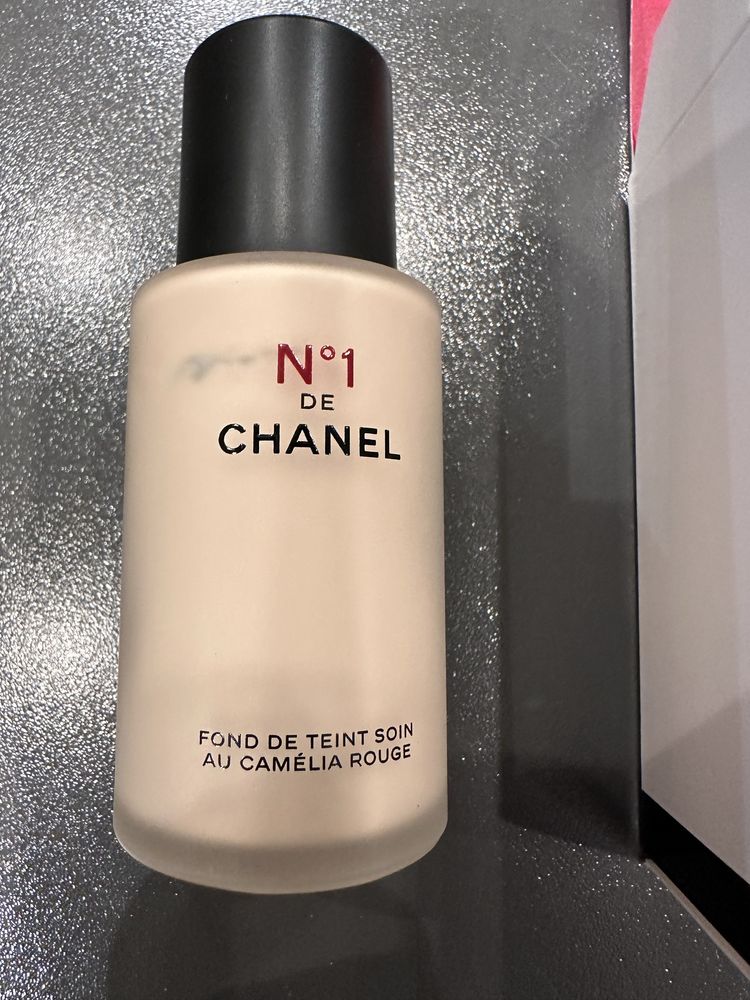 Chanel rewitalizujacy podklad, rozswietla, nawilza, chroni.