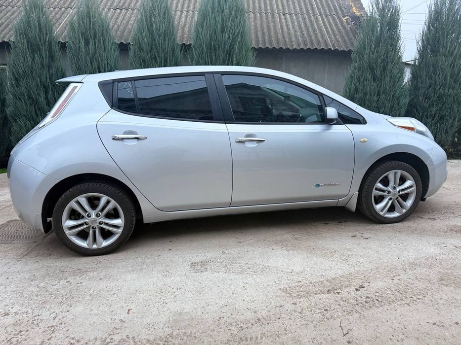 Продам nissan leaf