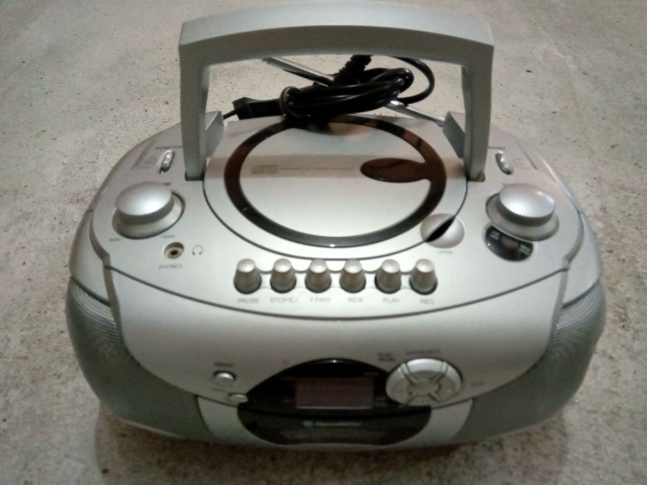 Agora tudo do anúncio €50, TV Sanyo + TV Elbe e um rádio + TV Goldstar