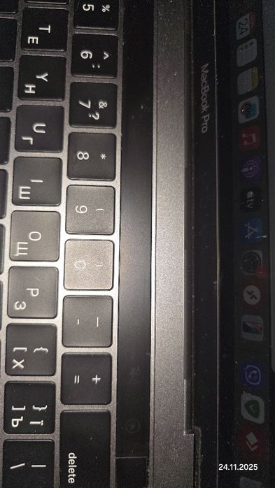 Apple Mac Book Pro touch panel