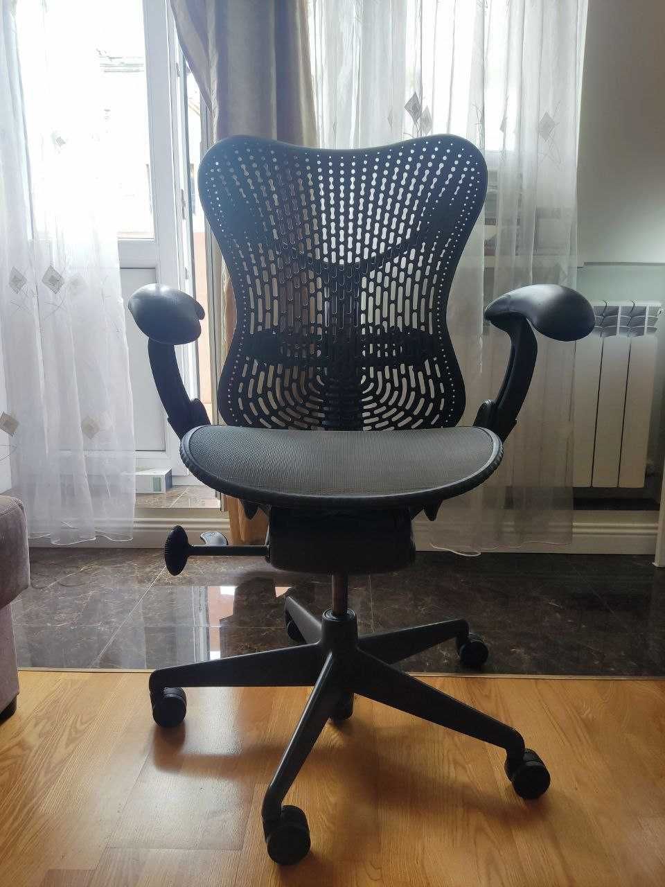 Крісло офісне Herman Miller Aeron