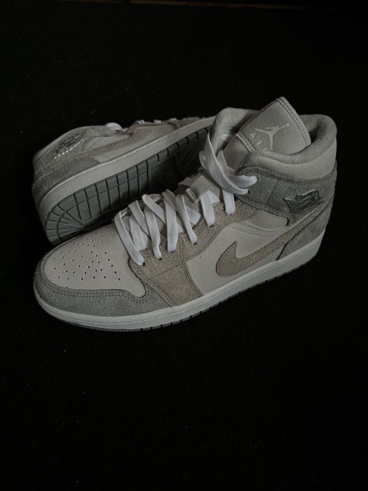 Air Jordan 1 Mid Particle Grey