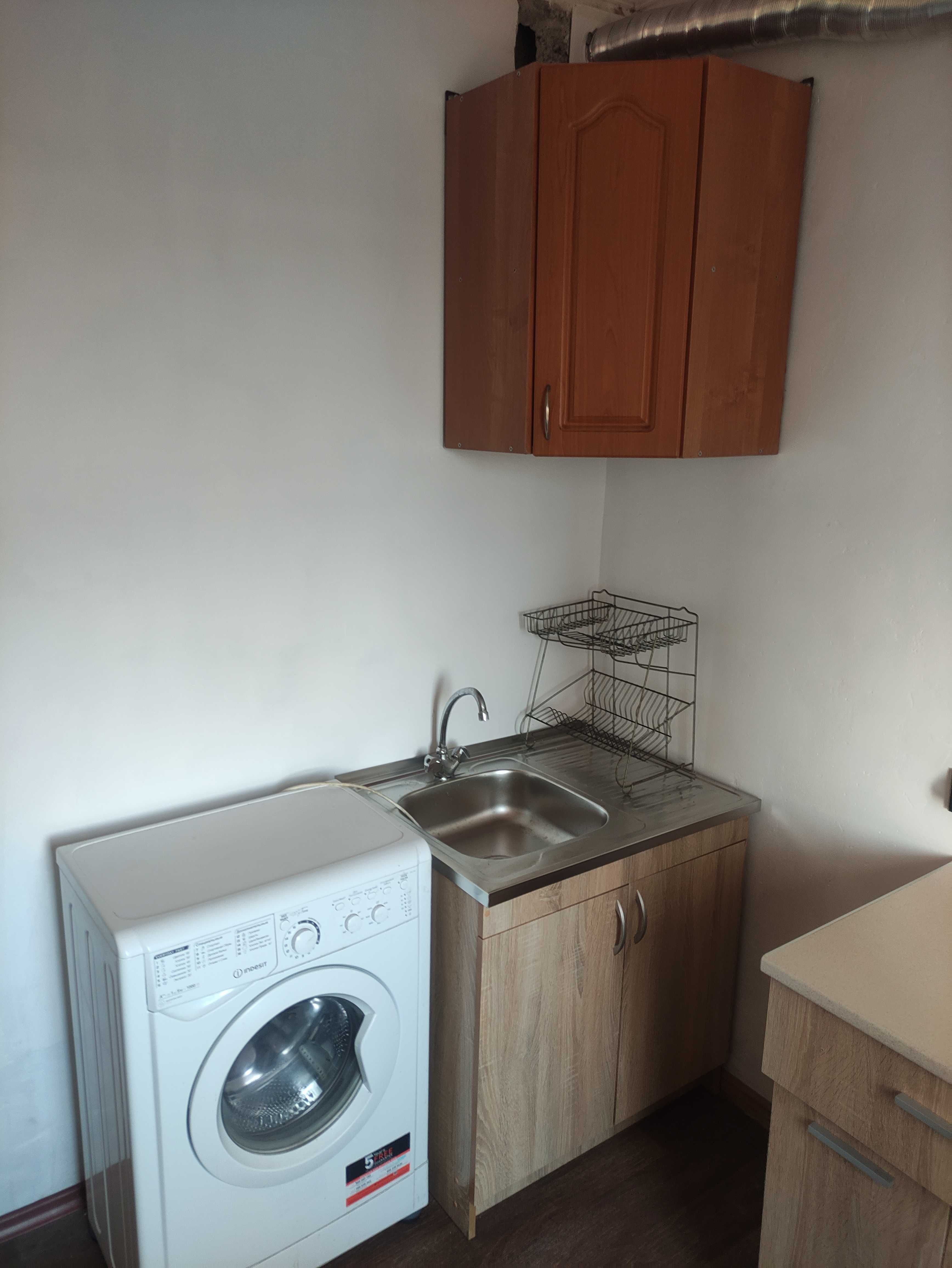 Продам квартиру 2 кімнатну.
