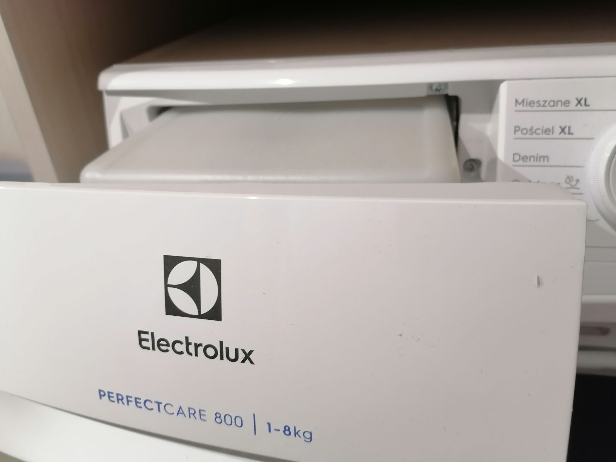 Suszarka do ubrań ELECTROLUX EW8H458BP z pompą ciepła DelicateCare 800