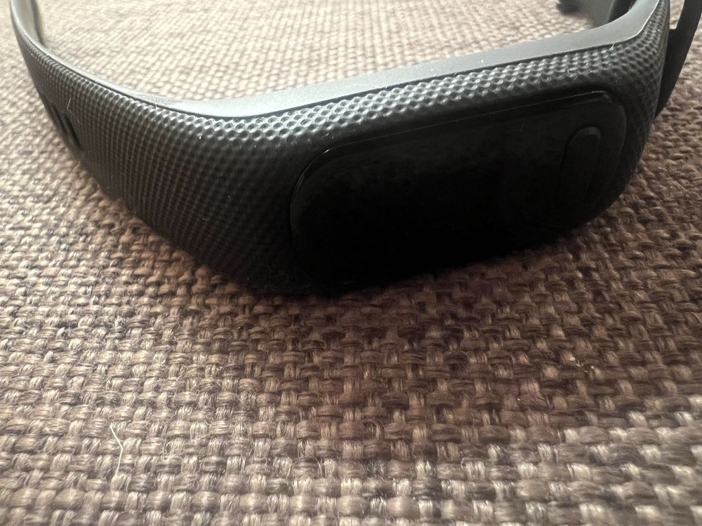 Продам фитнес трекер Garmin Vivosmart 5