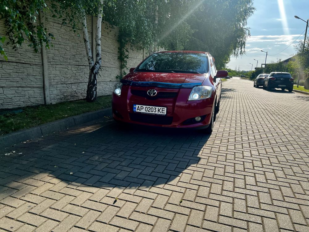 Продам Toyota Auris 1.6 AT