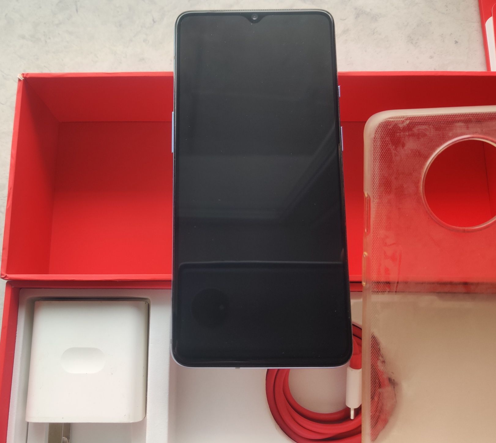 Продам смартфон OnePlus 7T 8/128. Отличное состояние, комплект