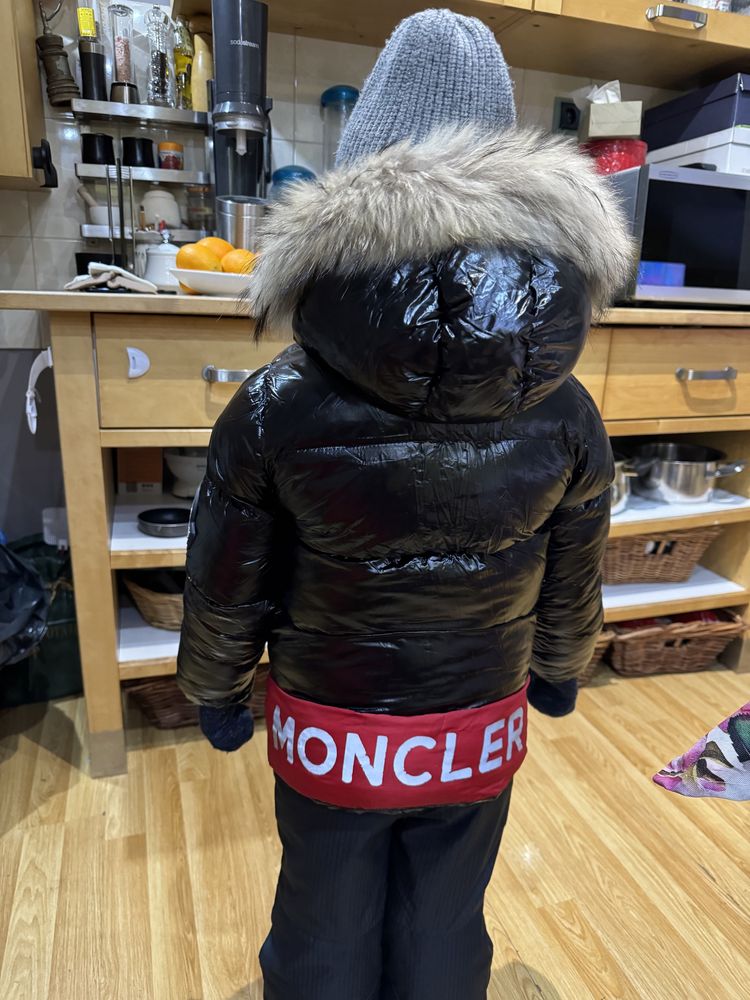 Kurtka puchowa moncler  z kapturem