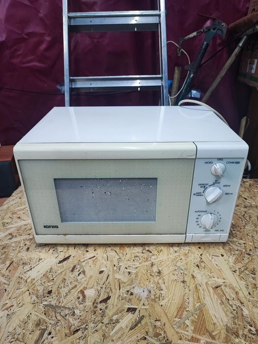 Kuchenka mikrofalowa solidna w bdb stanie