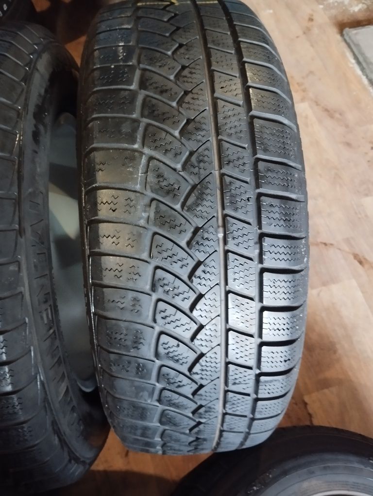 Пара зимових шин Continental 235/65/17