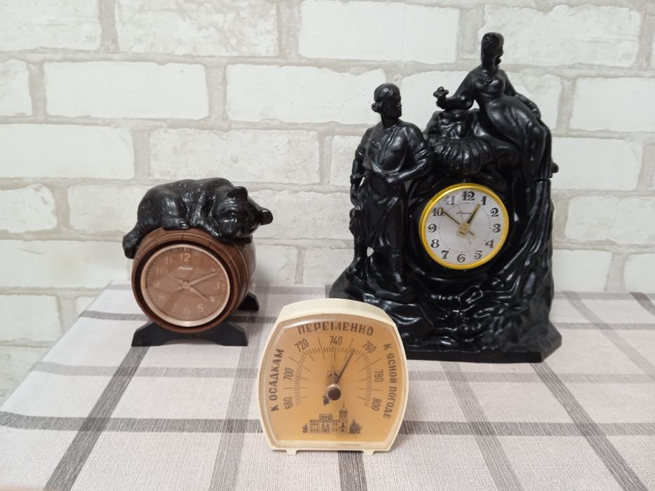 Часы Молния Хозяйка медной горы и медведь на бочке