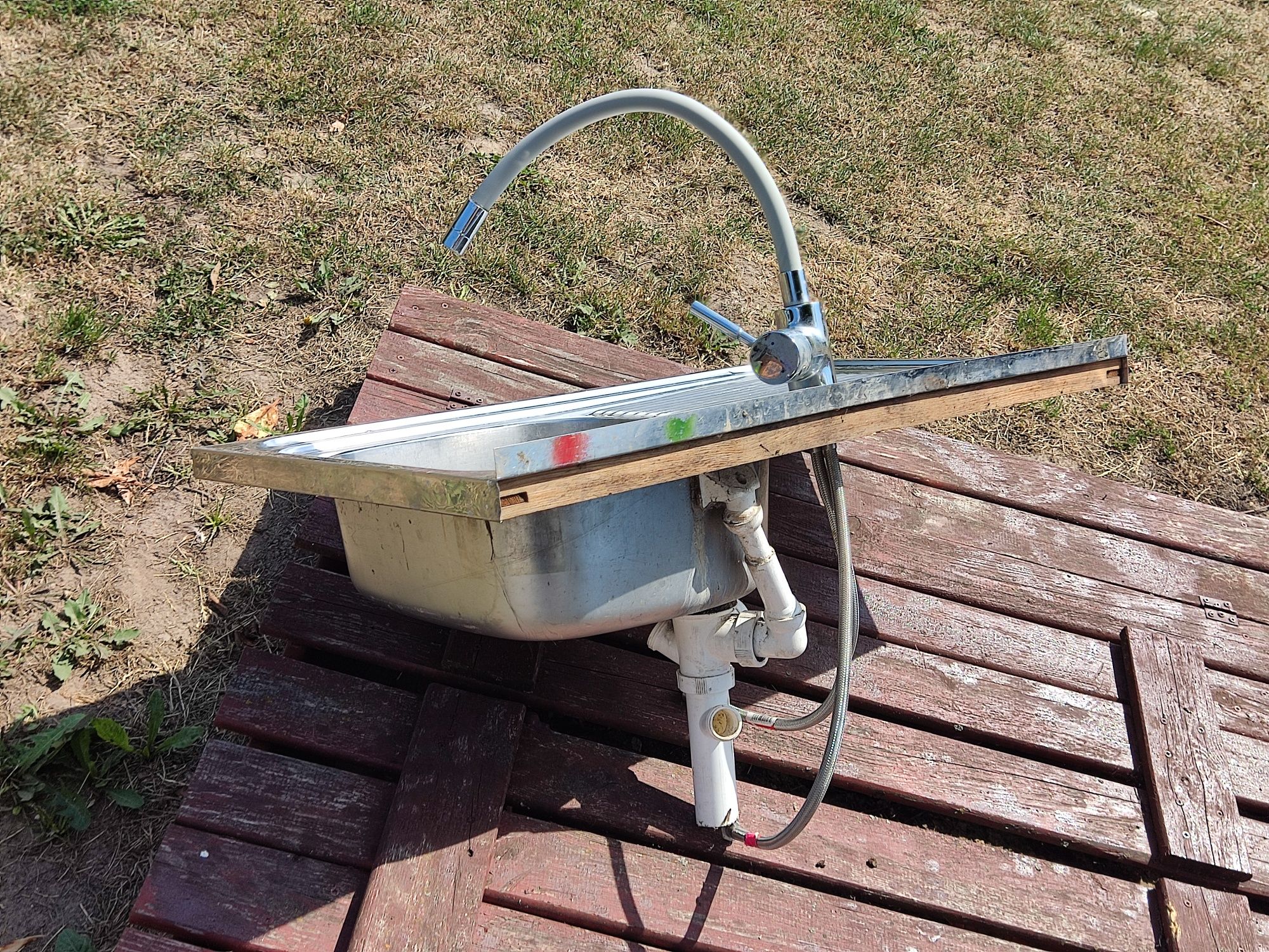 Zlew aluminiowy z baterią