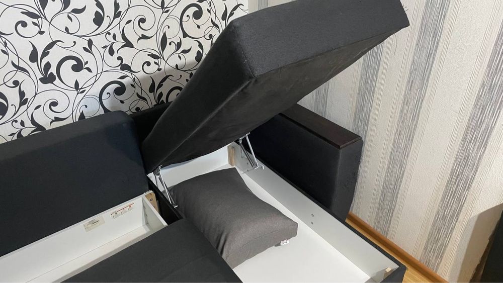 Продам диван з невиличкими пошкодженями дефекти видно на фото